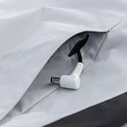 胸ポケットケーブルホール