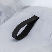 両肩にフルハーネス・フックハンガー用ループ※収納可能