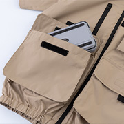 便利な左右大型収納ポケット