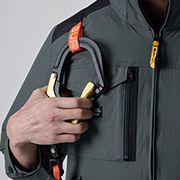 ハーネスフックハンガー取付ベルト&取り出し口