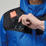 バッテリー収納ポケット(右・ファスナー止めコードホール付)※特許取得済