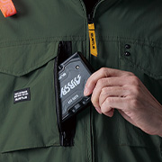 バッテリー収納ポケット(右・ファスナー止めコードホール付)※特許取得済