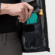 内バッテリーポケット(左・マジックテープ止め)