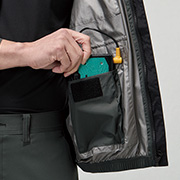 内バッテリーポケット(左・マジックテープ止め)