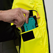 内バッテリーポケット(左・マジックテープ止め)