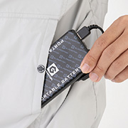 ポケットでバッテリー・リモコンが操作可能