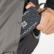 ポケットでバッテリー・リモコンが操作可能