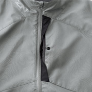 隠しボタン付き左胸ポケット