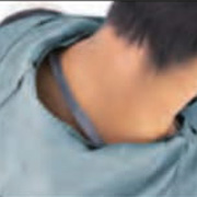 首元の調整ヒモで空気の抜けを調節