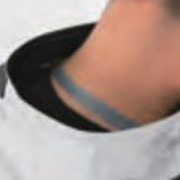 首元の調整ヒモで空気の抜けを調節