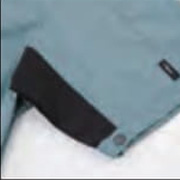 袖口ドットボタンで空気の抜けを調節